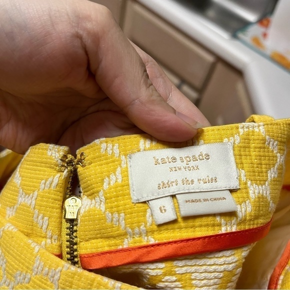 Kate Spade Yellow Patterned Mini Skirt Size 6 F - Picture 5 of 5